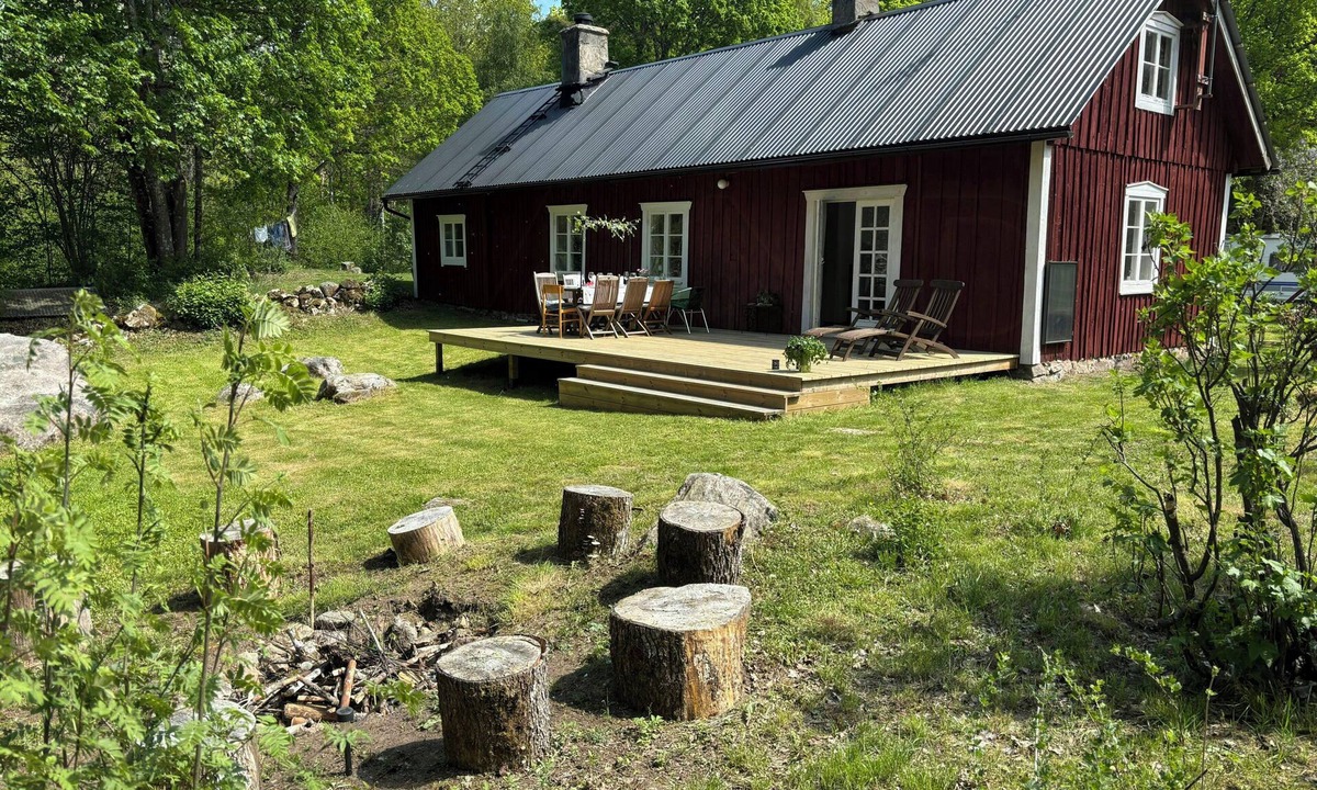 Almhult House | Traditional Swedish house in the forest