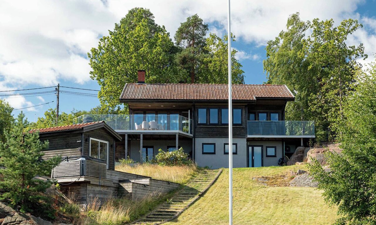 Tyktorp Villa | Tranholmen Villa with Dock & Water Views