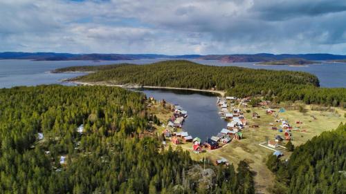 Arnasvall Hostel | Trysunda Vandrarhem & Skärgårdscafé