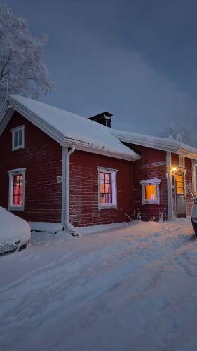 Sotkamo Ski Chalet | Tunnelmallinen mökki saunalla