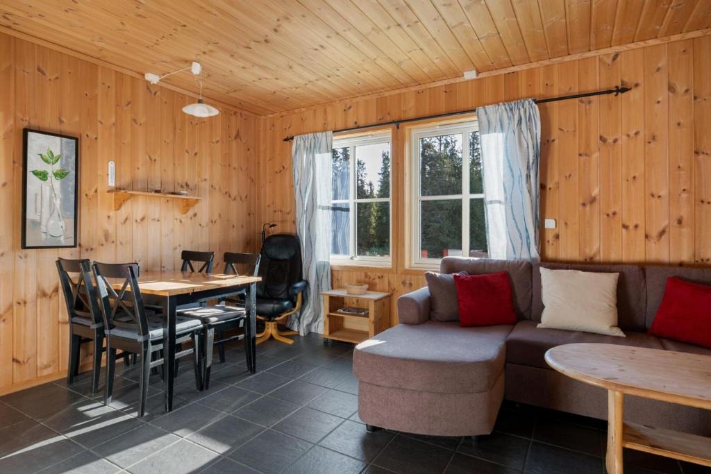 Loten Municipality House | Tur & Ski · 2 sov · Elbillader · 60 min OSL