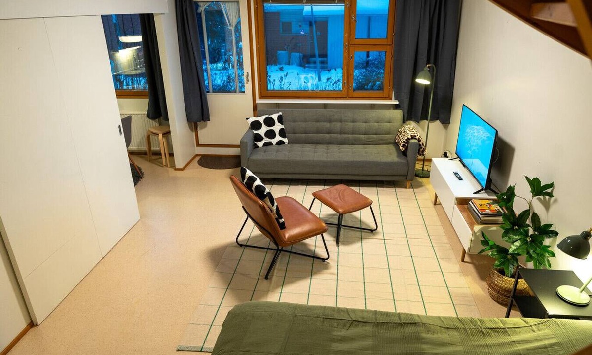 Rovaniemi Apartment | Two-story family apartment for 10 persons with private yard