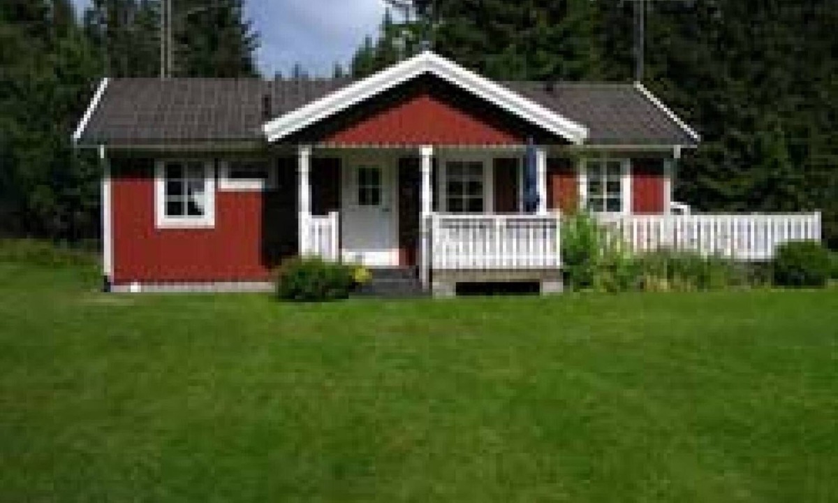 Norrhult-Klavrestrom House | Typical red and white holiday home in the countryside in Småland