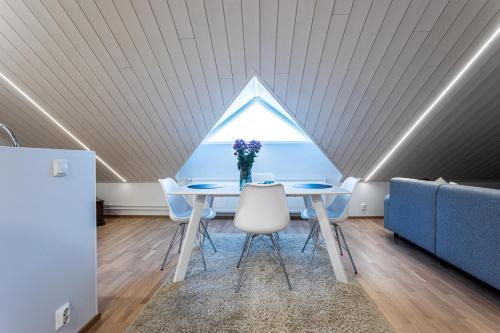 Downtown Kuopio Apartment | Tyylikäs ja tilava lofthuoneisto ydinkeskustassa, lähellä edullinen parkkipaikka autolle