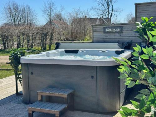 Loderup House | Udda boende med wow-känsla och spabad på terrassen!