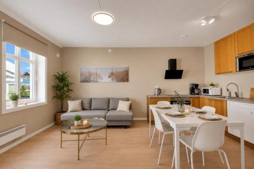 Sandnes Apartment | Uncle Sam Cozy Apartment, parking, 8 guests