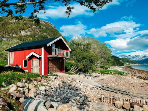 Meloy House | Unique boathouse with a spectacular view