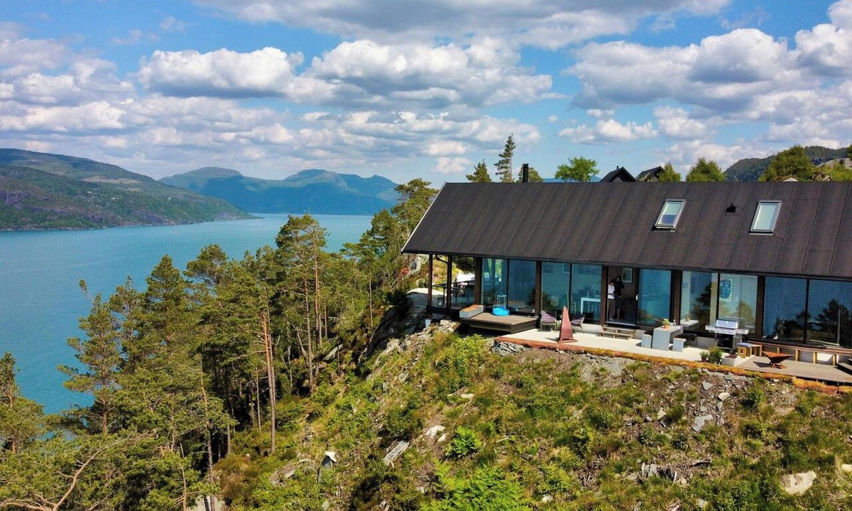 Hjelmeland House | Unique cabin with view on Randøy by Stavanger