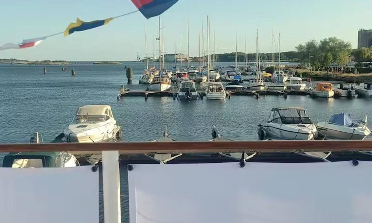 Solvesborg House | Unique Floating Retreat Sleeps 4