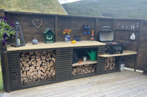 Odda House | Unique lovely holidayhome, BBQ, quiet nature close to Trolltunga