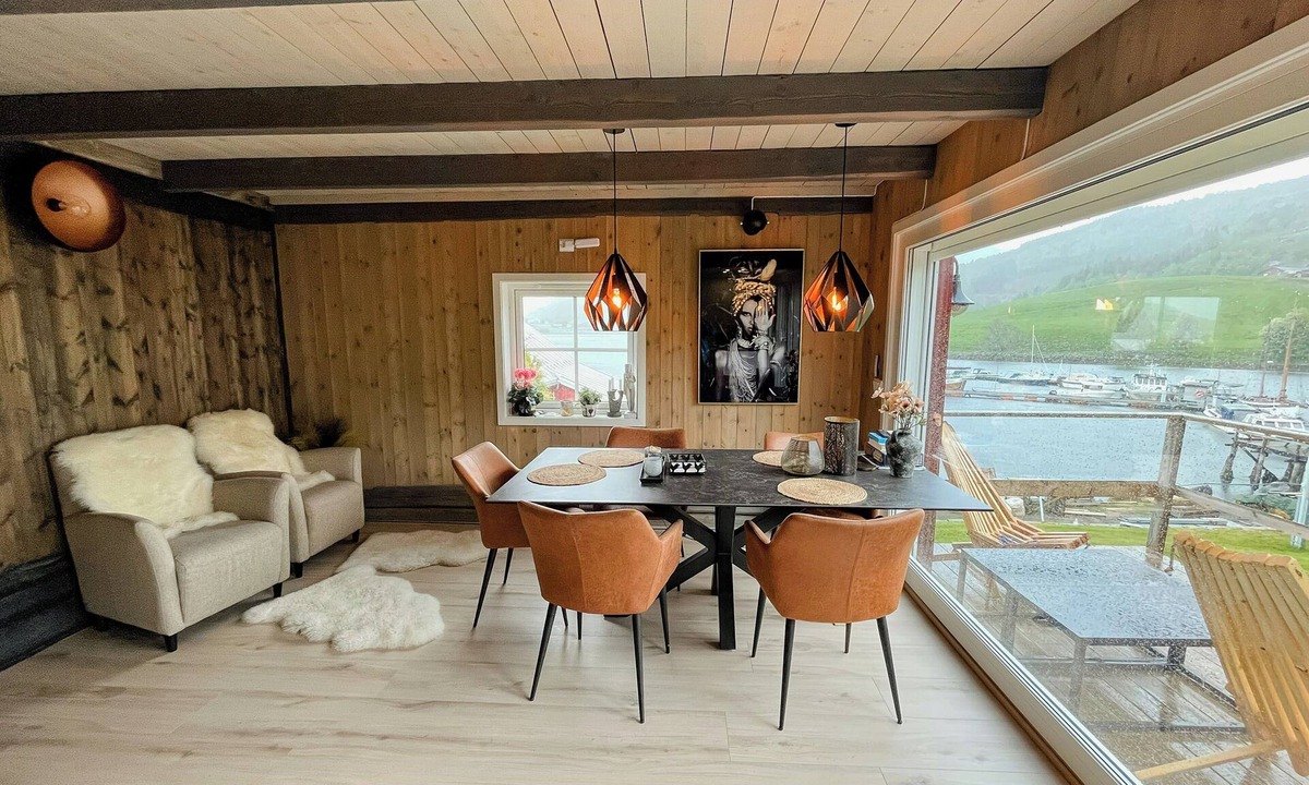Valsoyfjord House | Unique modern harbour home in Valsøyfjord