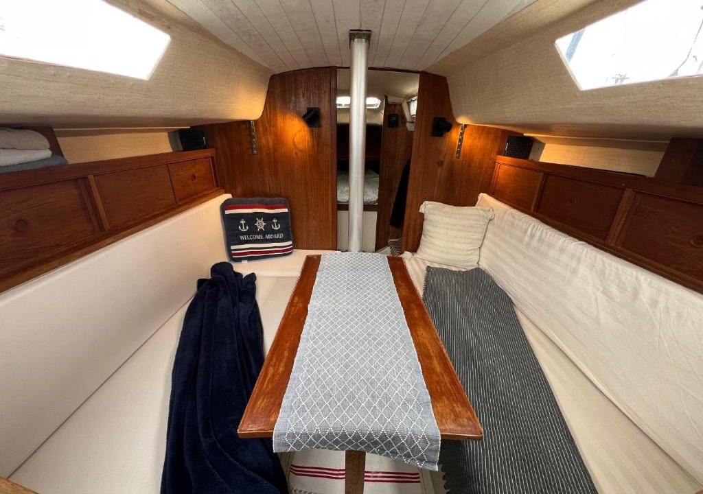 Raa Boat Rental | Unique Sailboat Stay in Helsingborg Harbor