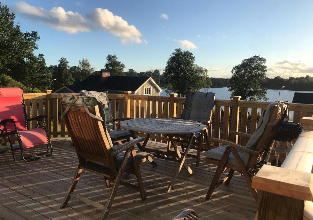 Urshult House | Välutrustad stuga med vacker sjöutsikt