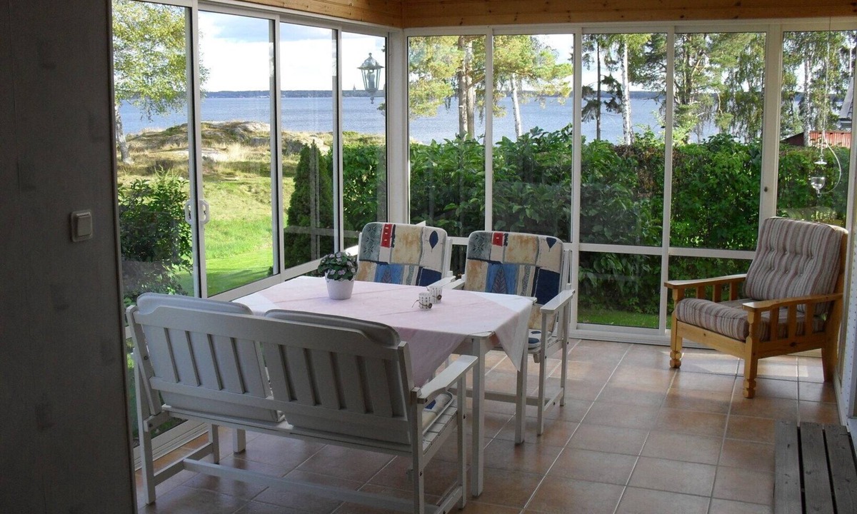 Torso House | Vacation home directly on Lake Vänern