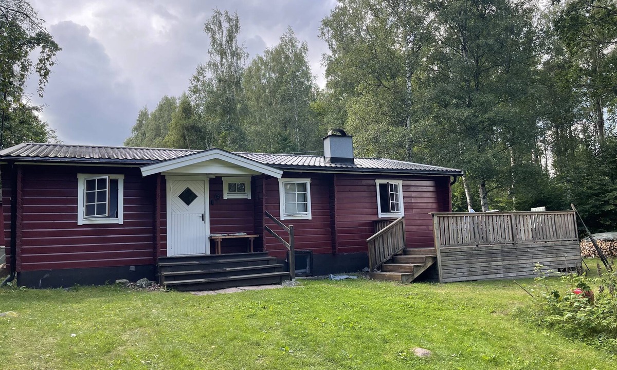 Virserum House | Vacation home directly on the lake, boat, sauna