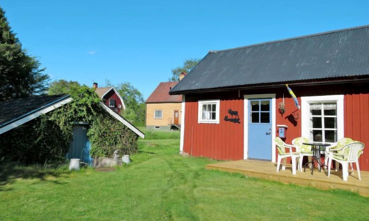 Tidaholm House | Vacation home Fröjered Gårdshuset (VGT107) in Tidaholm - 4 persons, 1 bedrooms