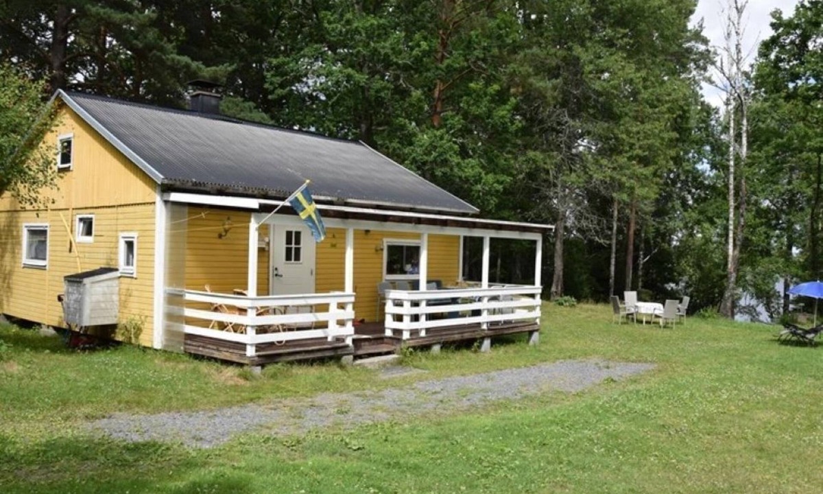Bladekulla House | Vacation home on the lake with rowing boat!