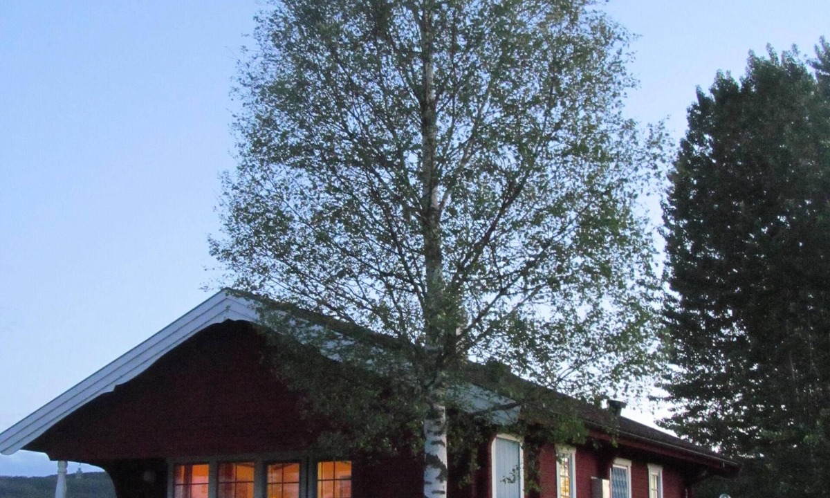 Overbyn Cottage | Vacation house near Hovfjallet, Torsby. Summer by the lake winter on the slopes,