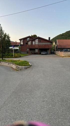 Tromsdalen Apartment | Very centrally located apartment in Tromsø with free parking