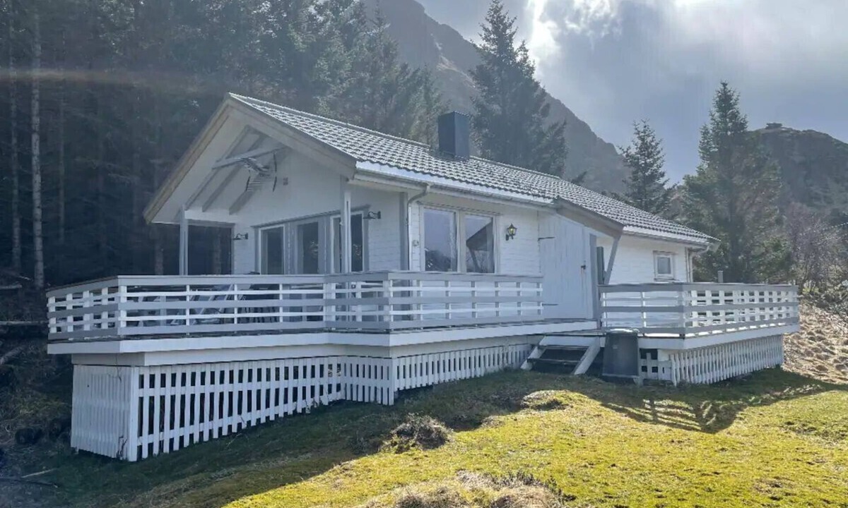 Ballstad Cottage | Vettinghytta, close to the sea with amazing view.