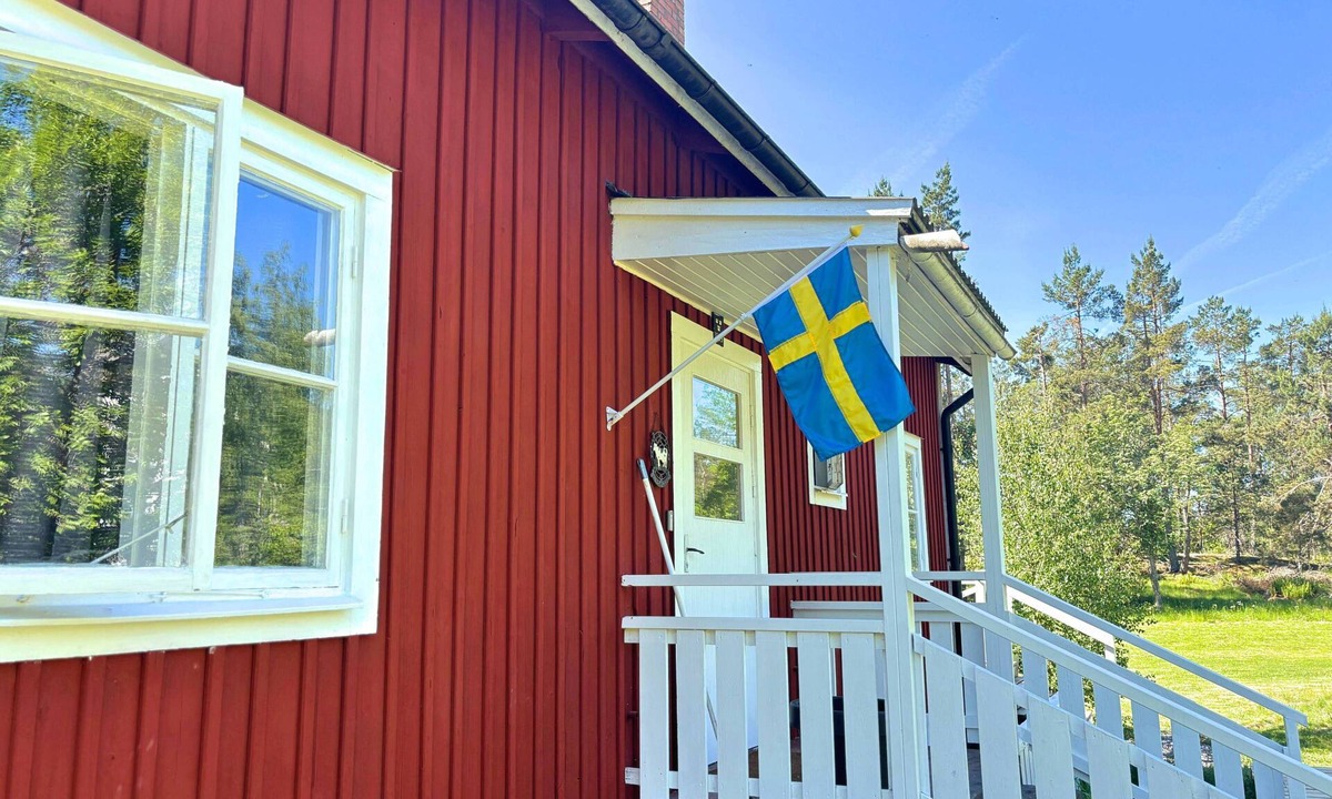Hjorted House | Villa Clara – Holiday Home with Swimming Pond Near the Baltic Coast in Småland