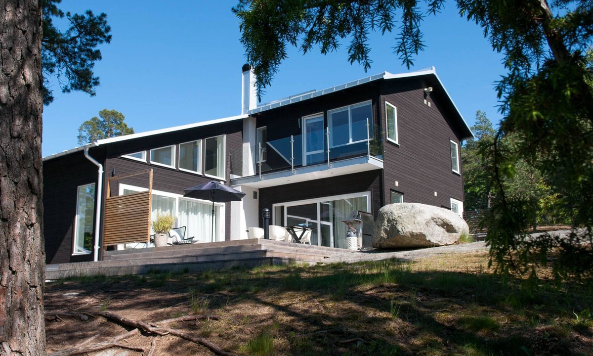 Nacka Municipality House | Villa close to both nature and city