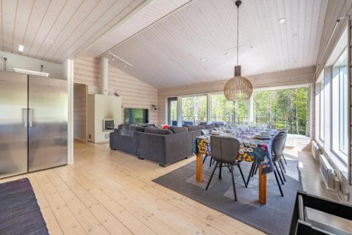 Yllasjarvi Villa | Villa Hellitä - Private 3BR Villa with Hot Tub