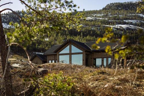 Kviteseid Ski Chalet | Villa Lakehouse Moss with sauna, boat & jacuzzi