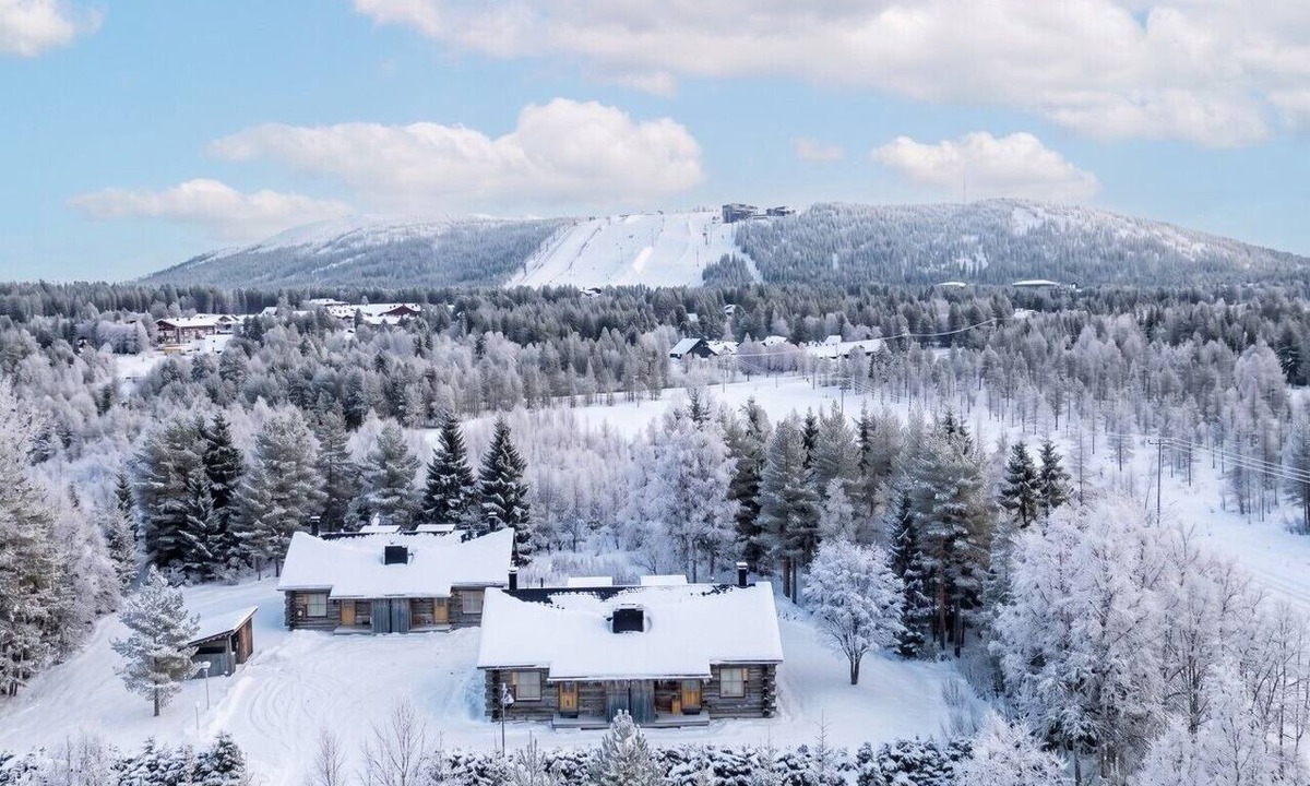 Sirkka Cabin | Villa Mäkitupa | Sauna & Front Slopes View