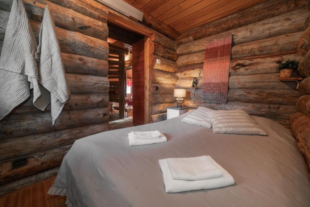 Rukatunturi Villa | Villa Talvikolo - Spacious 2BR Cabin with Sauna