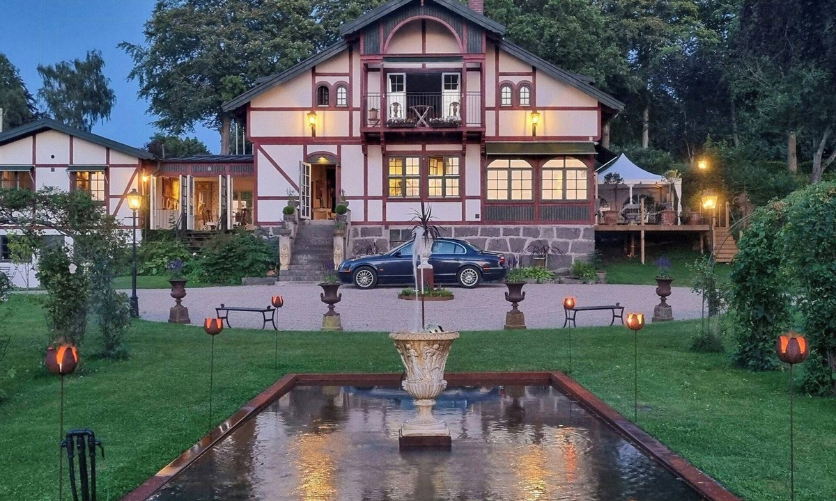 Kristianstad House | Villa with own jetty by limestone lake in Balsvik