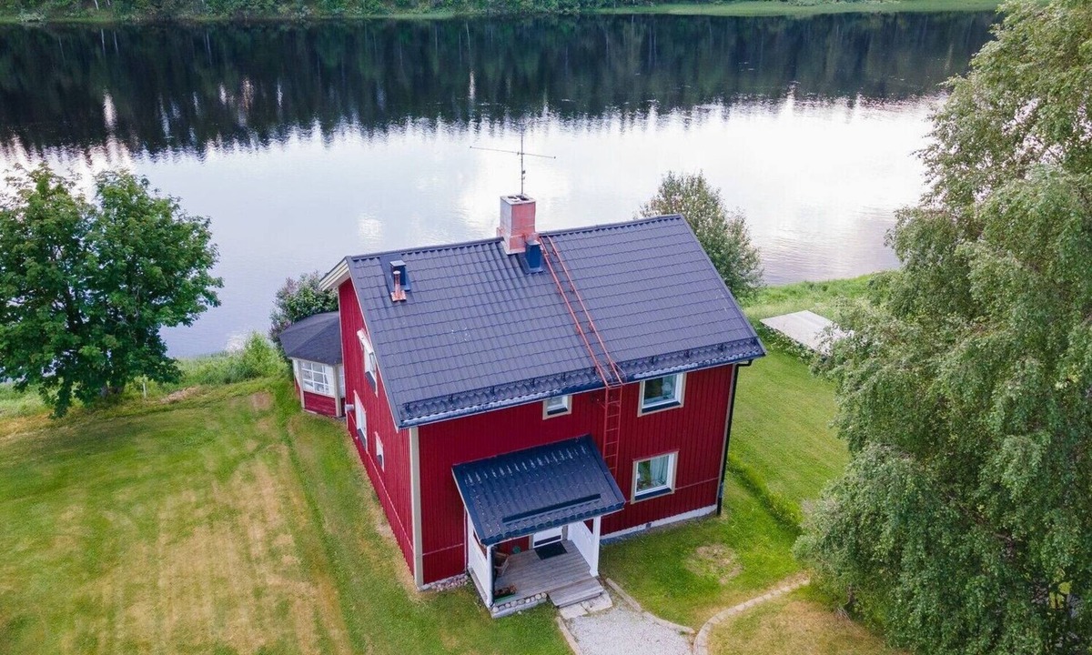 Vindeln House | Vindelstugan · Riverside Cottage on the Wild Vindel River