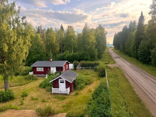 Harads House | Vintage cabin - Sauna, grill, rural, close to lake & snowmobile trails, skiing