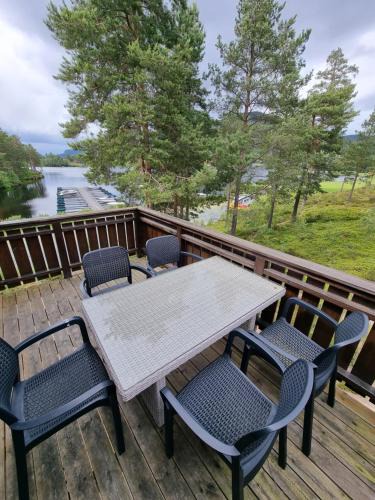 Kviteseid Apartment | Vrådal Golf, Cosy 2 Bed Apartment With Water Views