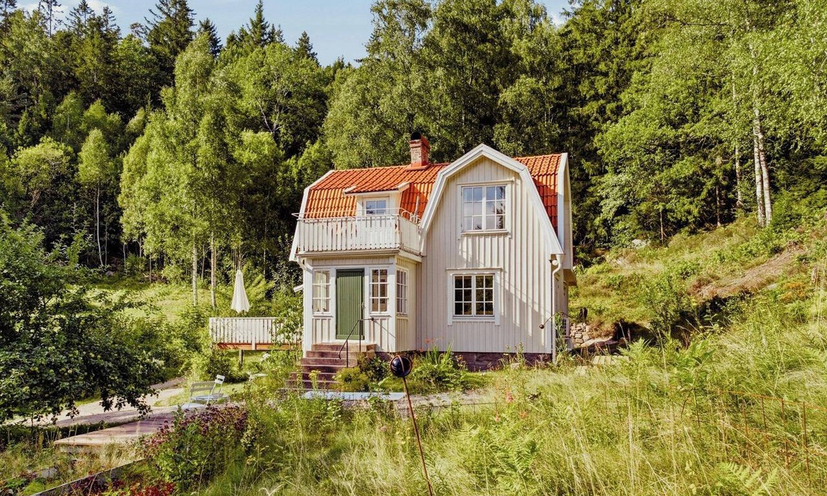 Sotenas House | Warm Wooden Home with Piano, Deer & Forest Trails