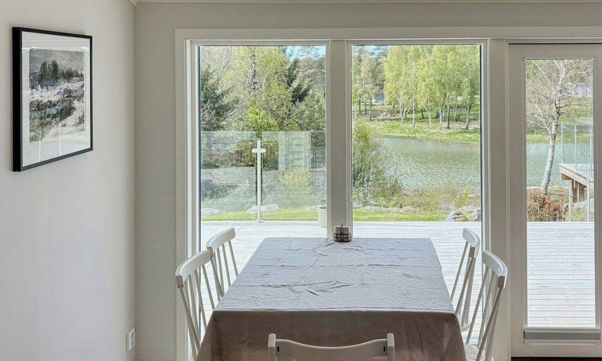 Tanum House | Waterfront cottage in forest and sea harmony