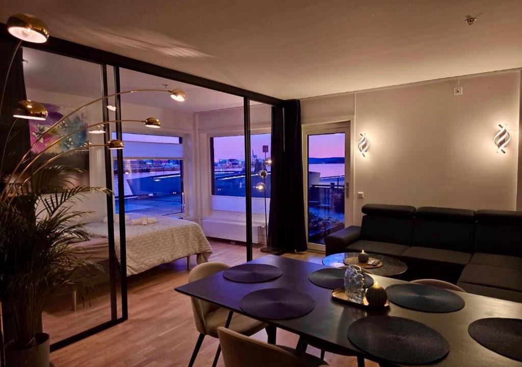 Gamle Oslo Apartment | Waterfront fjord view, home office, 2 BR LUX apt