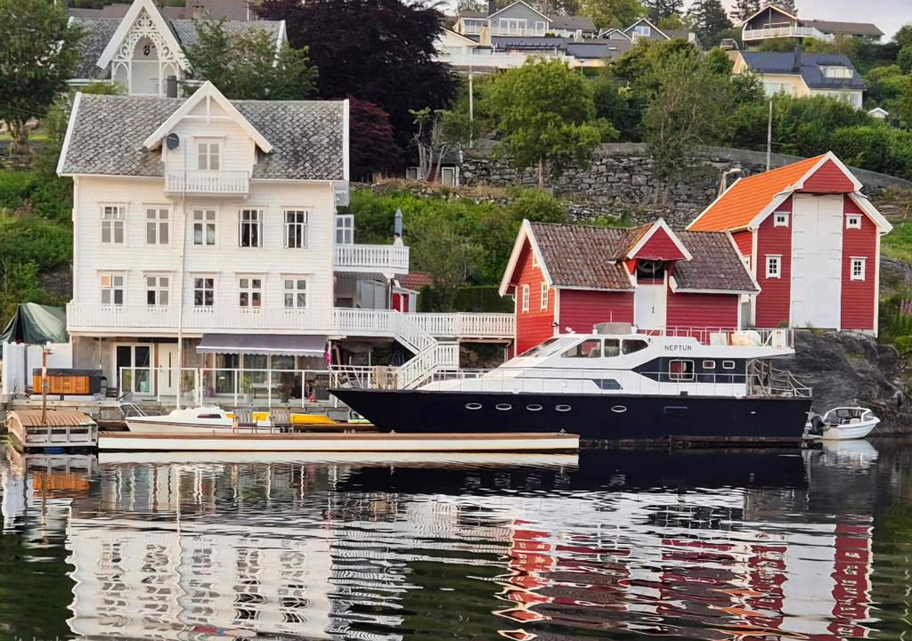 Lindas House | Waterfront Fjord Villa Near Bergen, Boat, Fishing Family Paradise