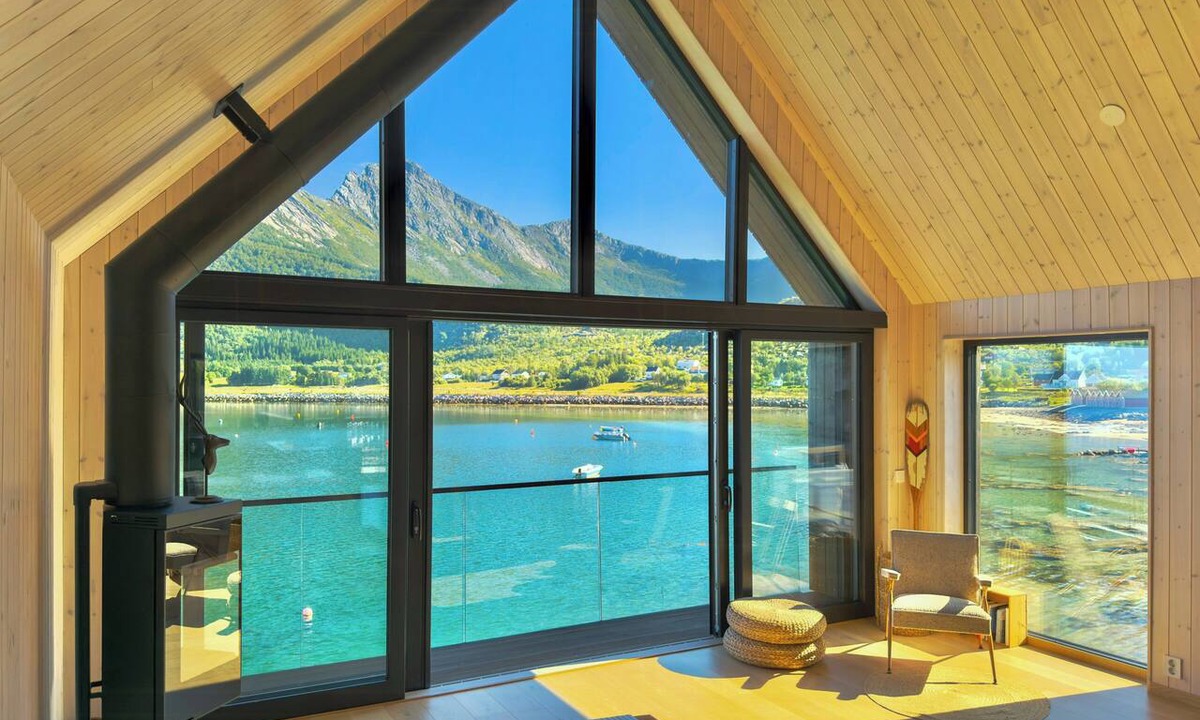 Steigen House | Waterfront house with panoramic views in Nordskot