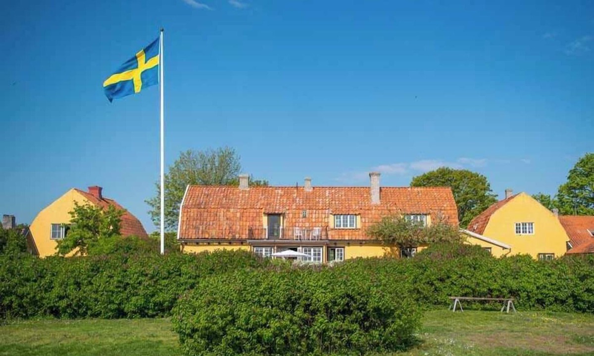 Ljugarn House | Welcome to Gula Gården, a historic gem in the heart of Ljugarn, Gotland