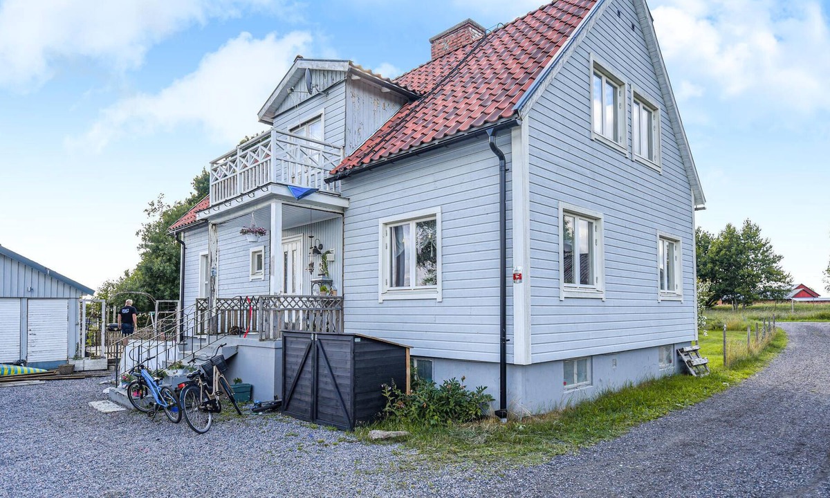 Vara House | Welcome to this beautiful family house with garden and spacious terrace.