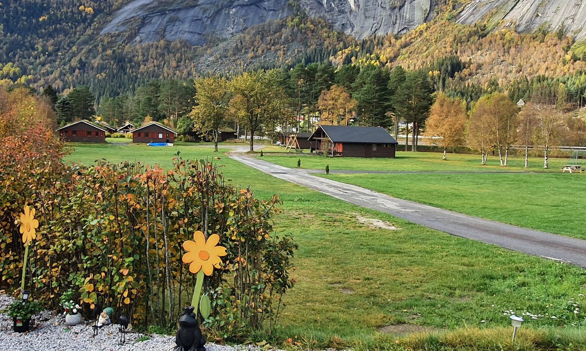 Valle Municipality House | Welcome to this great cottage in a beautiful setting with mountain views.