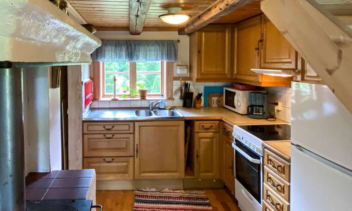 Tranas House | Welcome to your family vacation Tranås on your property on the lake with two houses.