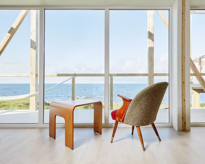 Flakstad Apartment | where the ocean meets land