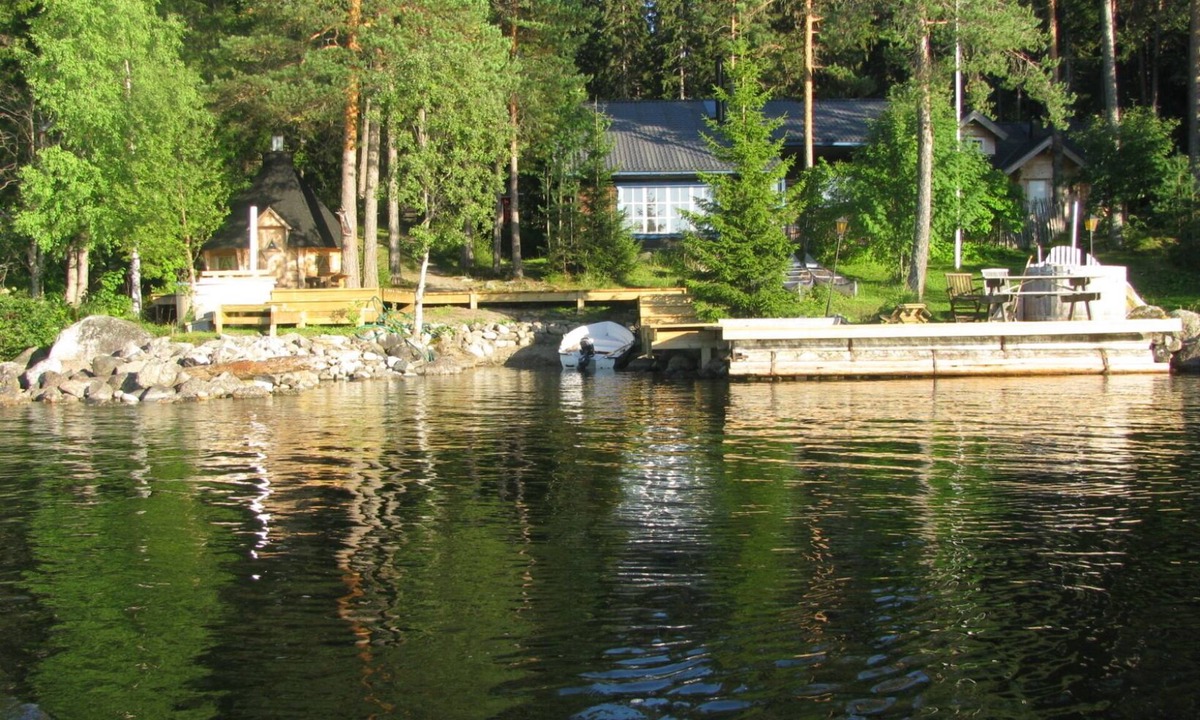 Gallo House | Wonderful comfort log home right on the lake