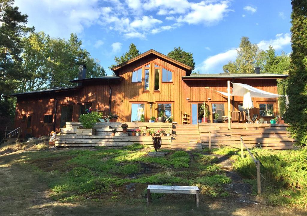 Kummelnas Villa | Wonderful wooden house next to lake and Stockholm archipelago