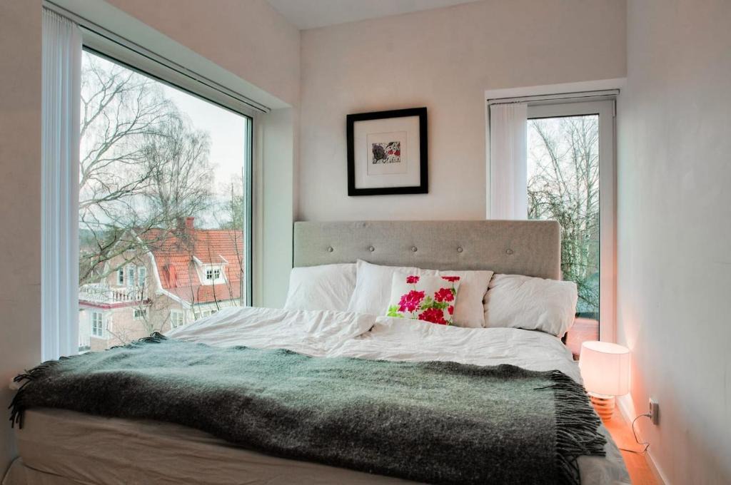 Sollentuna Villa | Workers Hotel townhouse on Arlanda Stockholm metro line - easy checkin