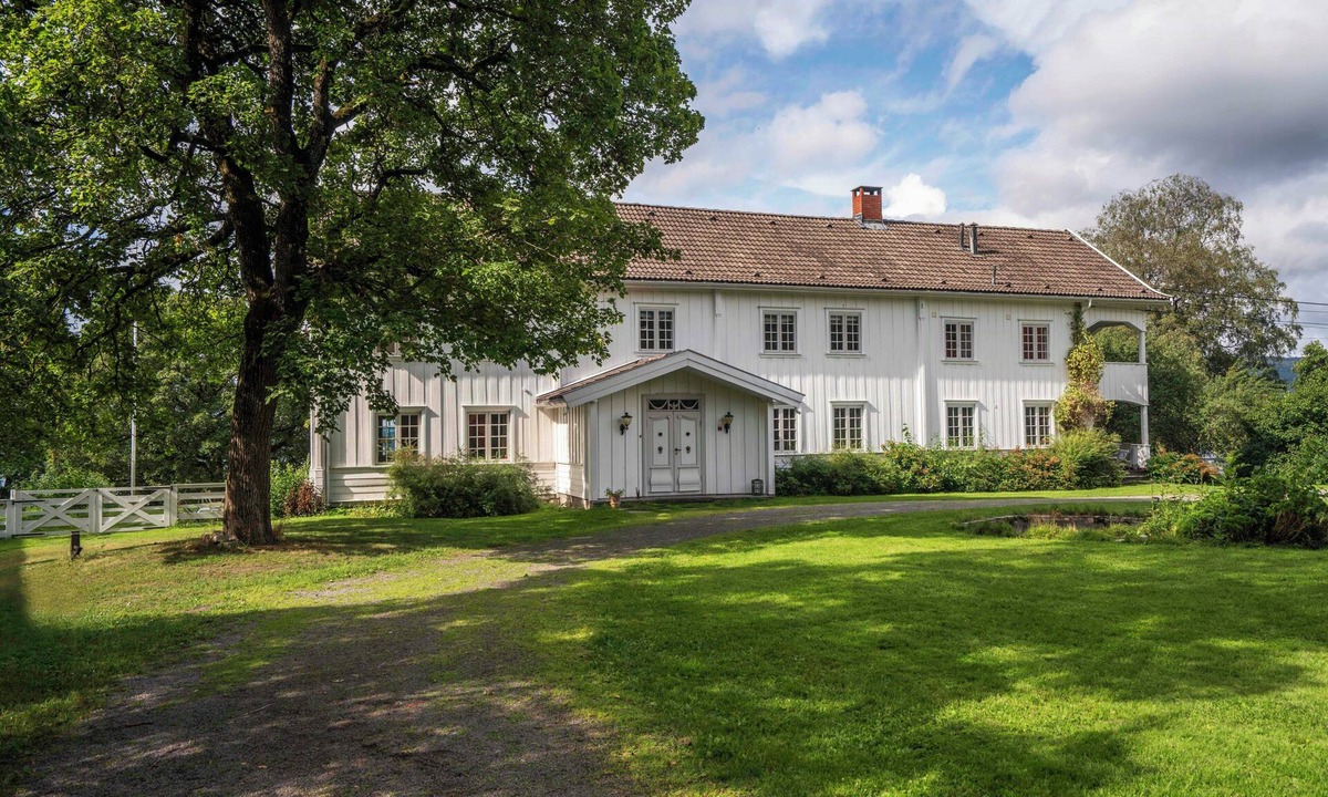 Jevnaker House | Working farm along pilgrimage route in Hadeland