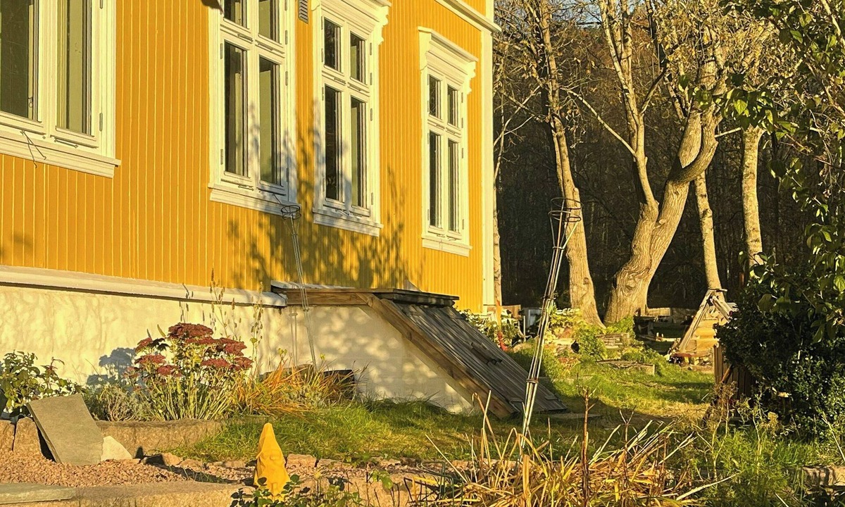 Hyggen House | Yellow house from 1880 in Hyggen