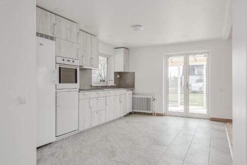 Skene Apartment | Yellow house